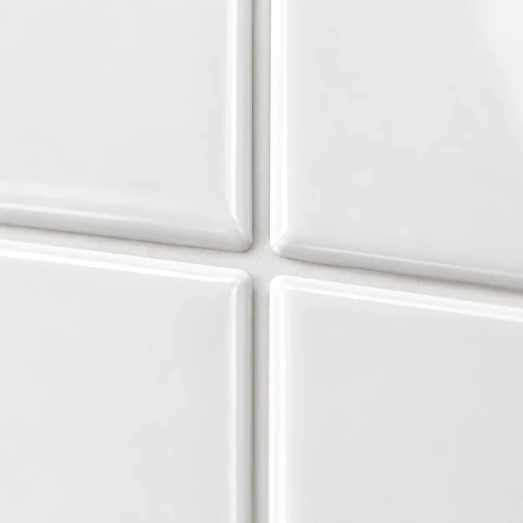Stria – Carrelage mural adhésif 3D blanc brillant – détail ou mise en situation, vue 3