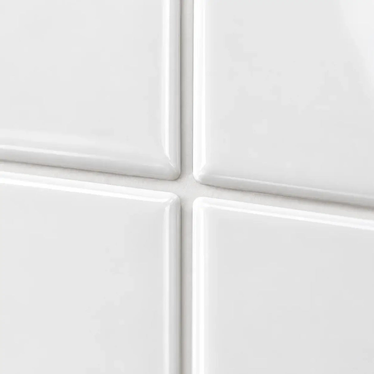 Stria – Carrelage mural adhésif 3D blanc brillant – détail ou mise en situation, vue 3