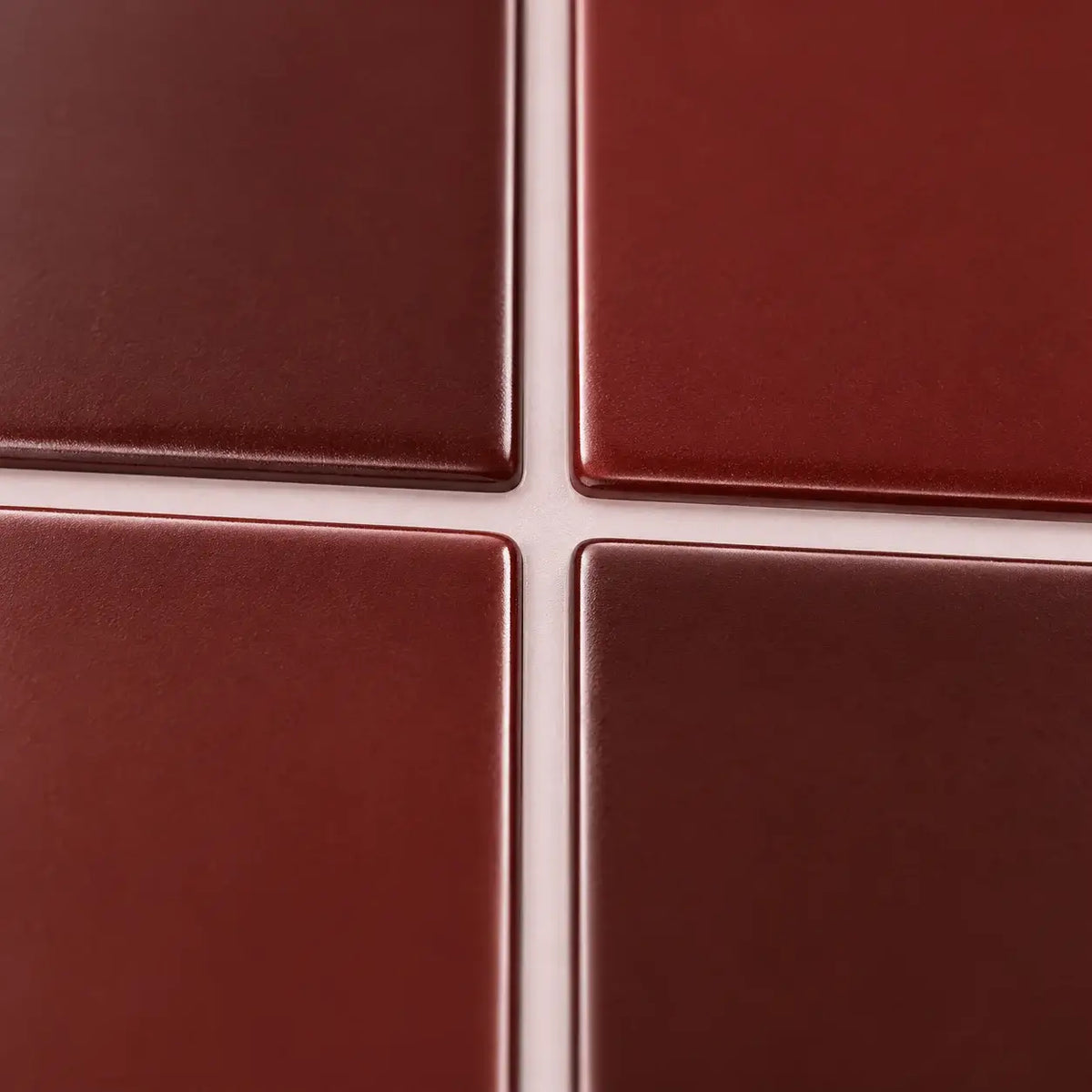 Stria – Carrelage mural adhésif 3D rouge bordeaux – détail ou mise en situation, vue 3