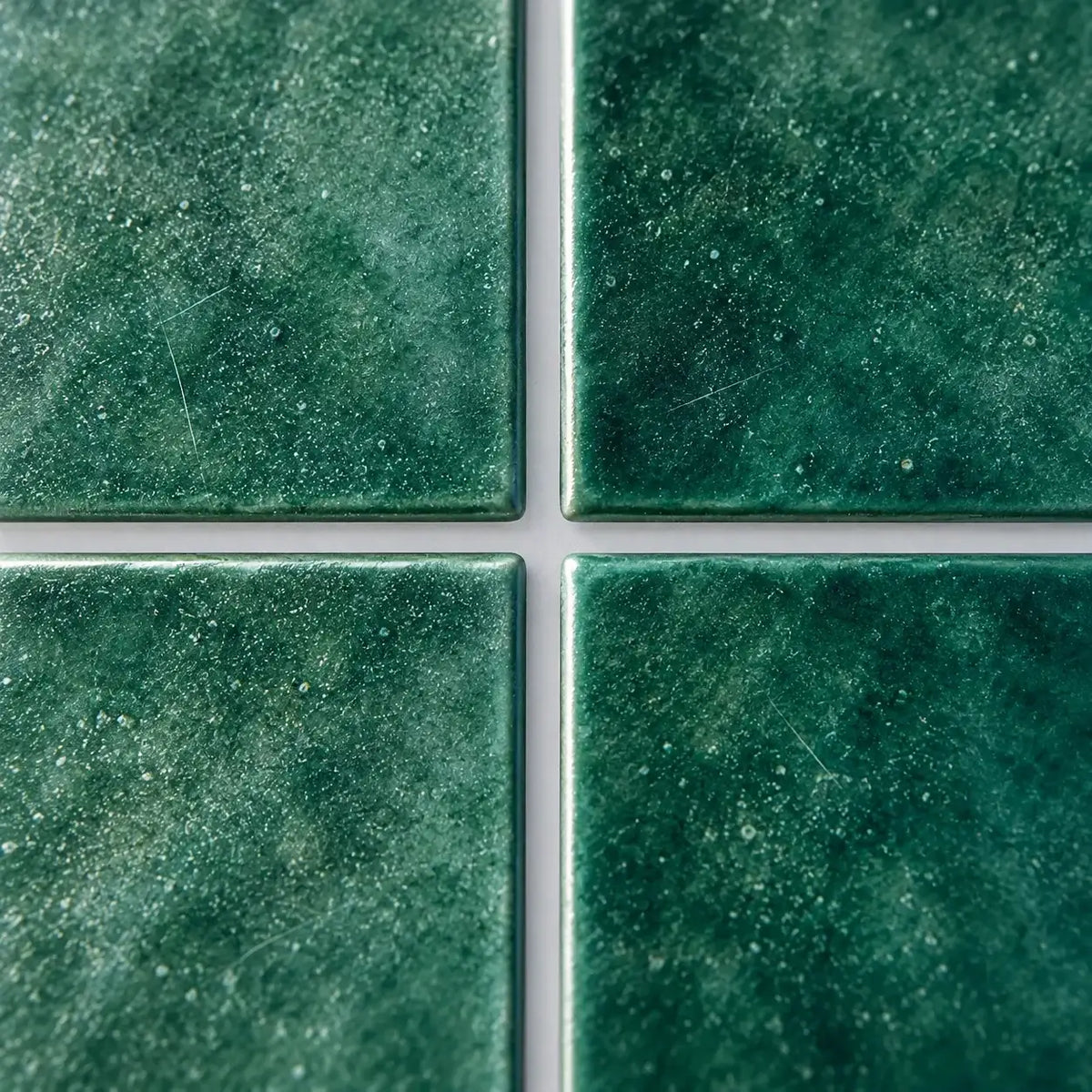 Stria – Carrelage mural adhésif 3D vert émeraude – détail ou mise en situation, vue 3